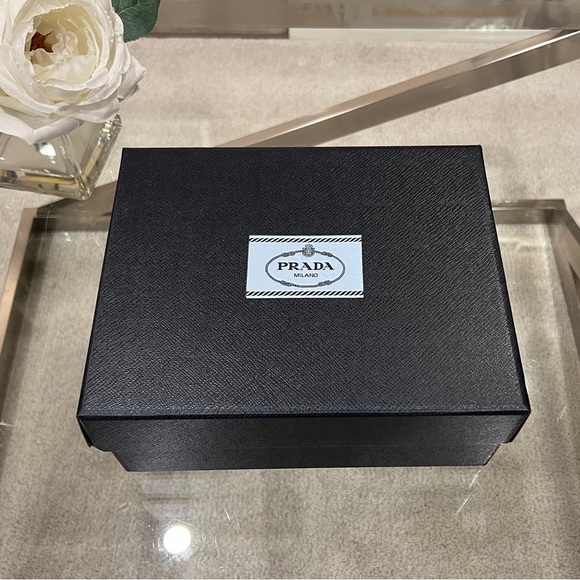 Prada Gift Box - Picture 1 of 8